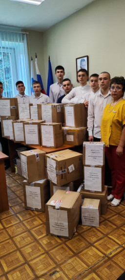 Коллектив школы принял участие в акции "Своих не бросаем".